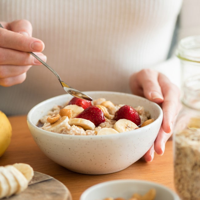 Śniadanie – czy to naprawdę najważniejszy posiłek dnia? Dietetyk wyjaśnia