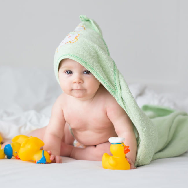 Kiedy dziecko powinno zacząć siadać, raczkować i chodzić? Kamienie milowe rozwoju ruchowego