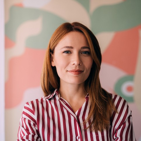 kobieta pracownik komunikacja